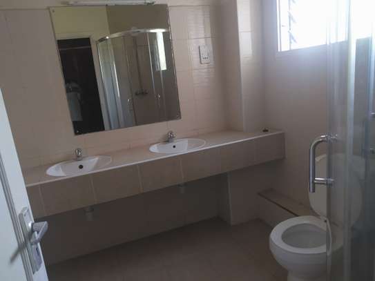 4 Bed House with En Suite in Lake View image 19