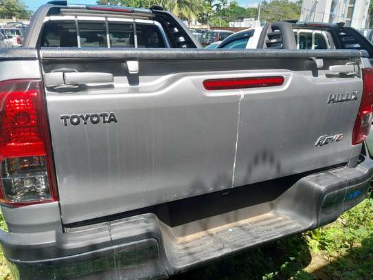 Toyota hilux single 4wd silver 2016 image 9