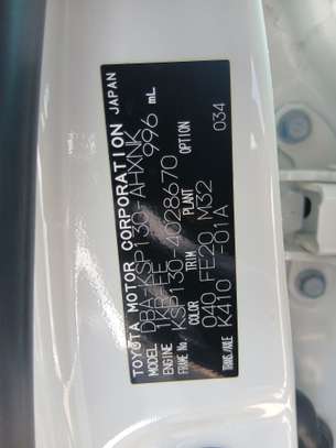 Toyota Vitz 1000cc white image 8