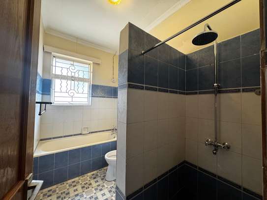 5 Bed House with En Suite in Thigiri image 18