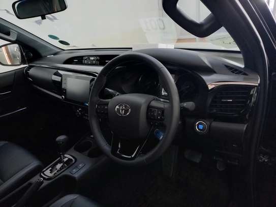 Toyota hilux double cabin black image 4