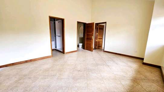 5 bedroom Ambassadorial house for rent in Runda image 8
