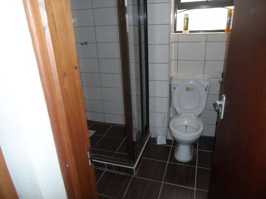 Serviced 3 Bed Apartment with En Suite at Links Road image 15