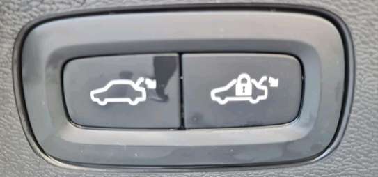 Volvo XC60 B5 AWD  grey 2019 image 9