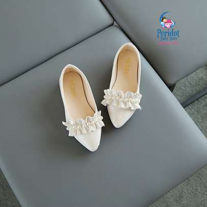 Kids flat shoes store