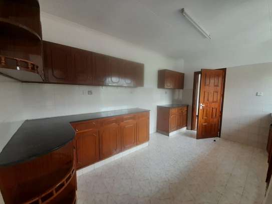 3 bedroom apartment with a Dsq sale image 8