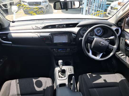 TOYOTA HILUX image 7