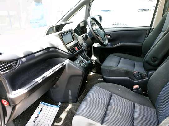 Toyota voxy black image 8