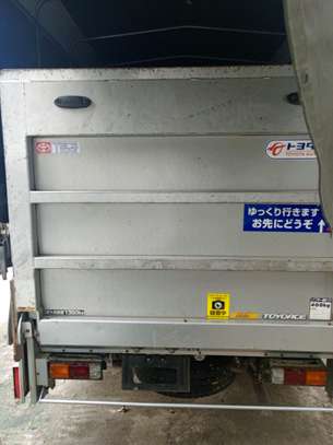 Toyota Dyna automatic diesel image 1