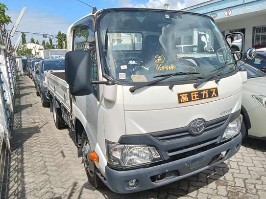 TOYOTA DYNA MANUAL SAME SIZE TYRES image 2