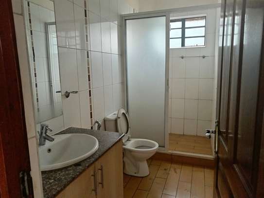 4 Bed Apartment with En Suite in General Mathenge image 10