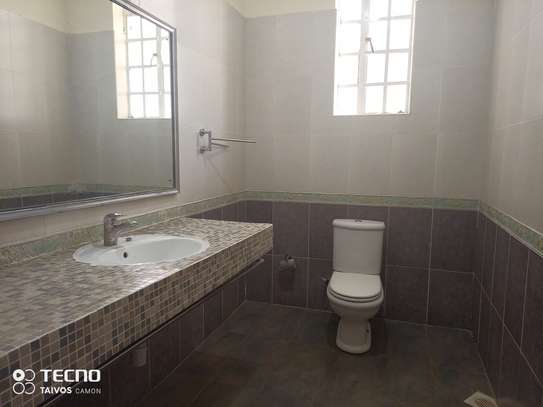 5 Bed Villa with En Suite at Kitusuru Rd image 20