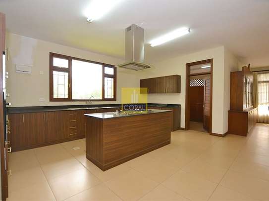 4 Bed Apartment with En Suite in Riverside image 28