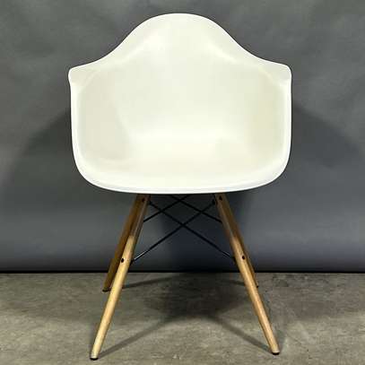 Large Eames Chair image 1