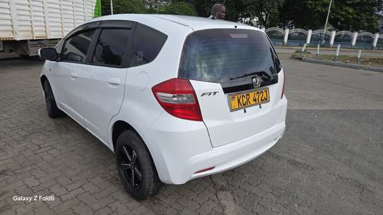 HONDA FIT KCR white image 5