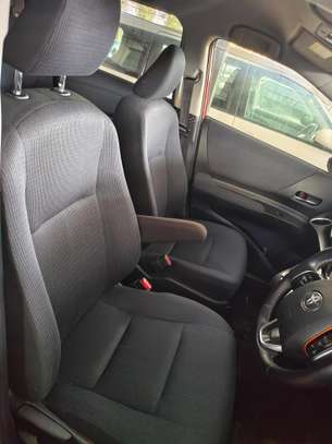 Toyota Siena hybrid 2wd maroon 2018 image 6