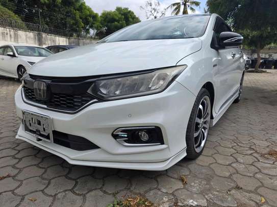 Honda grace hybrid 2019 model image 1