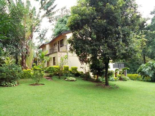 4 Bed House with En Suite at Lavington Green image 4