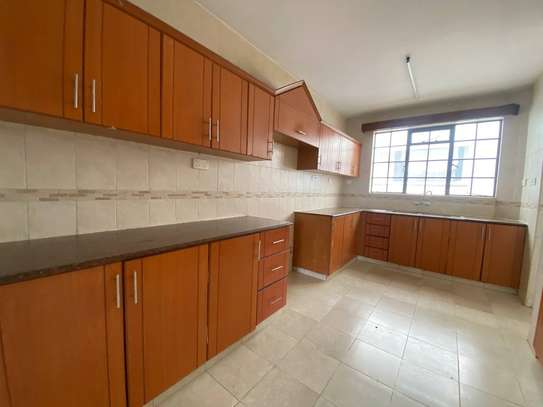 Serviced 3 Bed Apartment with Swimming Pool in Kilimani image 4