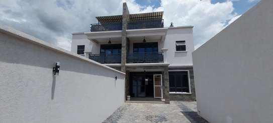 4 Bed House with En Suite at Eastern Bypass image 2
