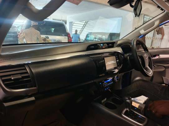 Toyota Hilux double cabin image 12