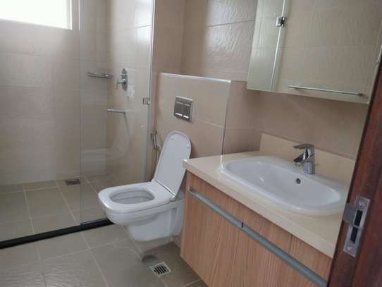 3 Bed Apartment with En Suite at Few Minutes Drive To Gigiri image 9