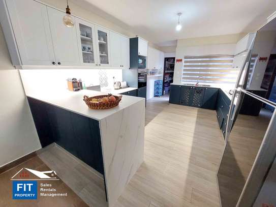 4 Bed House with En Suite in Brookside image 16
