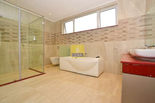 4 Bed Townhouse with Garden in Spring Valley image 5