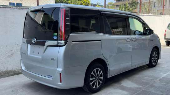 Toyota Esquire Hybrid Silver 2018 image 8