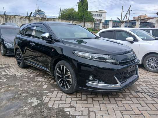 Harrier GR Black sunroof image 1
