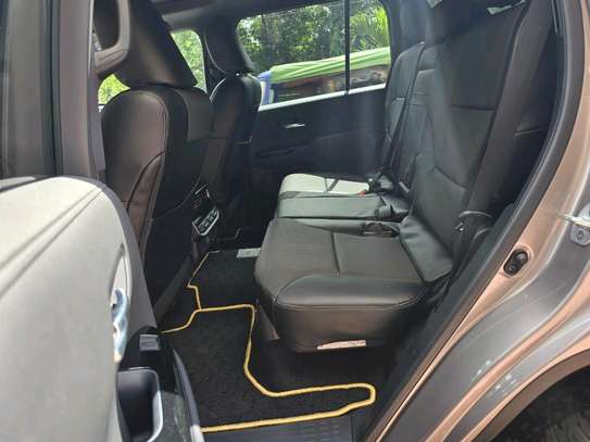 Toyota Land cruiser V8 AX 2023 image 6