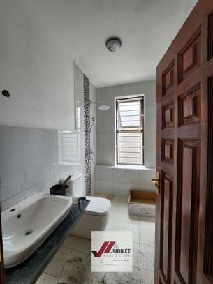 6 Bed House with En Suite in Runda image 7