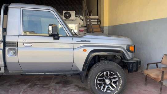 TOYOTA LANDCRUISER SINGLE CAB 2019MODEL image 1
