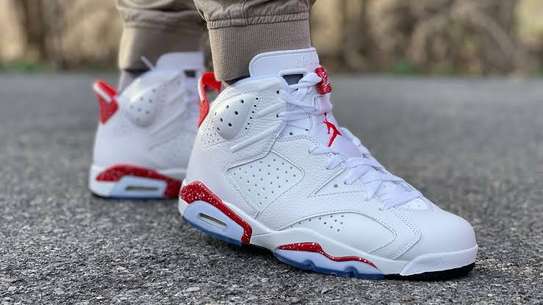 Jordan 6 deals alternate on feet