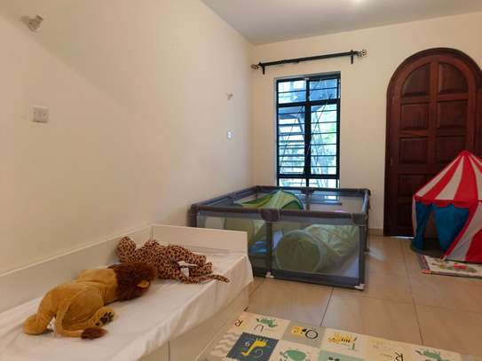 5 Bed Townhouse with En Suite in Spring Valley image 18