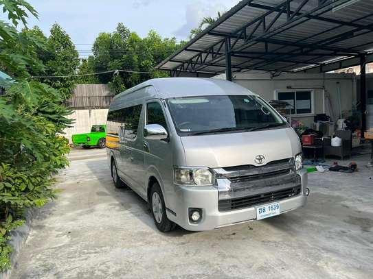 TOYOTA HIACE MANUAL DIESEL WITH SEATS image 2