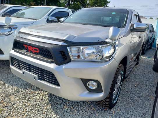 TOYOTA HILUX PICK UP NEW IMPORT. image 5