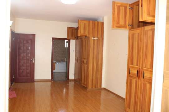 3 Bed Apartment with En Suite in Lavington image 6