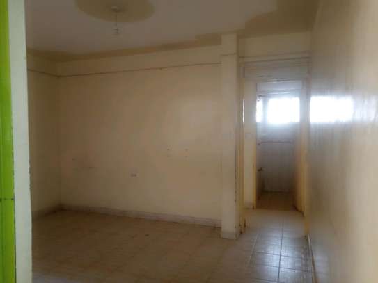 AVAILABLE TWO BEDROOM MASTER ENSUITE FOR 19K image 2