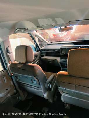 Honda Stepwagon 2018 silver image 6