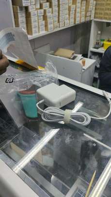 Laptop chargers@1200 image 1