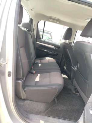 Toyota Hilux Double cabin Silver 2018 image 9