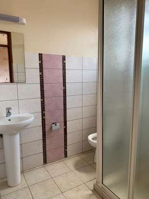 3 bedroom apartment all ensuite with a cloakroom image 9