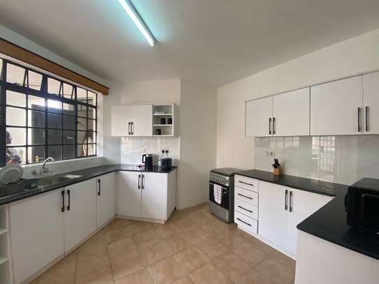3 Bed Apartment with En Suite at Hendred Road image 6