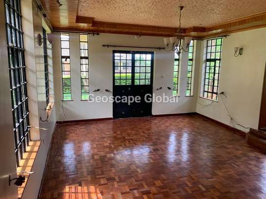 4 Bed House with En Suite in Rosslyn image 19