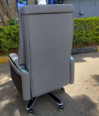 Office Chair: Professional Manager Office Chair image 6