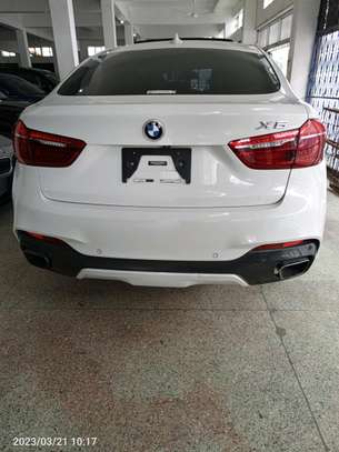 BMW X6 pearl white image 2