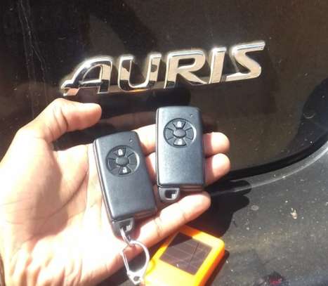 Car keys image 1