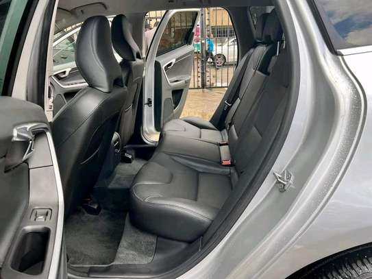 Volvo XC60 White color 2019 model fully loaded image 3