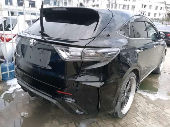 Toyota Harrier metallic black image 3